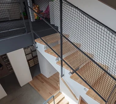 四層平台｜眺望絕佳的住宅｜客製化住宅｜樓梯