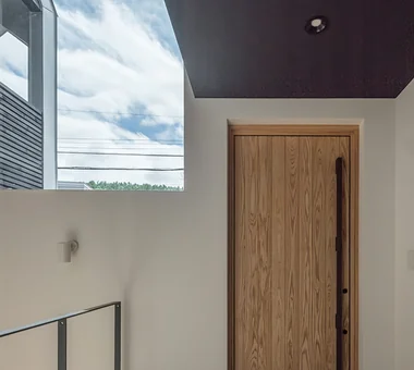 Four Decks｜Homes with Scenic Views｜Custom-built house｜Entrance hall
