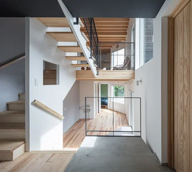 Four Decks｜Homes with Scenic Views｜Custom-built house｜Entrance hall