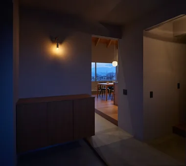 佐久之家｜带有柴火炉的住宅｜定制住宅｜玄关