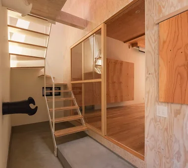 House in Asahi Ward｜Homes Embracing Natural Light｜Custom-built house｜Entrance hall
