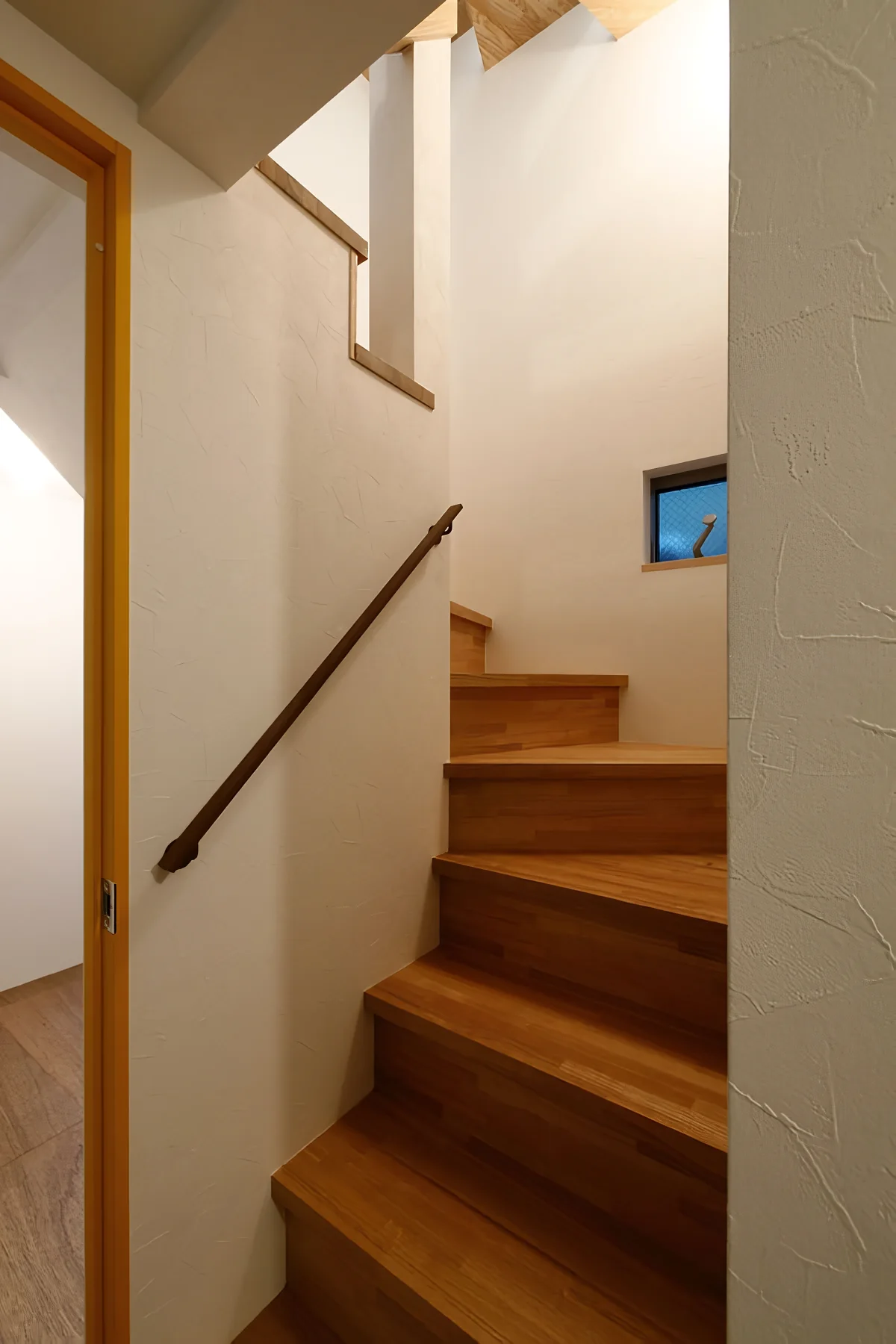 Compact winder staircase