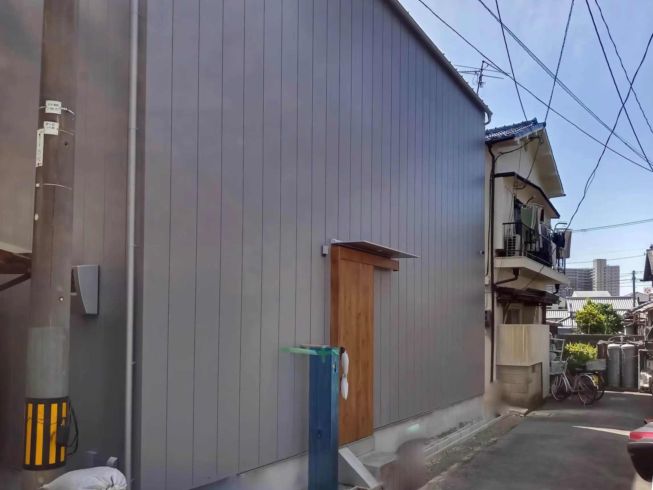 ​プライバシーに配慮し、窓をなくしています。
