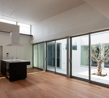 A Courtyard House Cherishing Individual Time with Dogs and Cats｜Homes Featuring Courtyards｜Custom-built house｜LDK