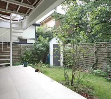 A House with a Lush Green Atelier｜Homes with Gardens｜Custom-built house｜Garden