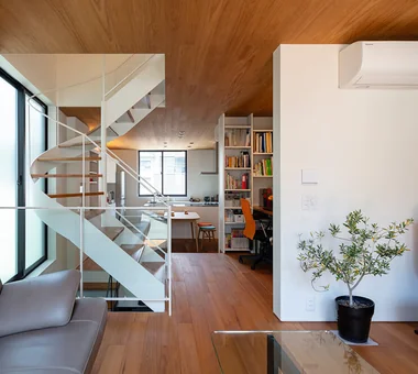 狹長變形地的兩世代庭院住宅｜房屋導覽｜客製化住宅
