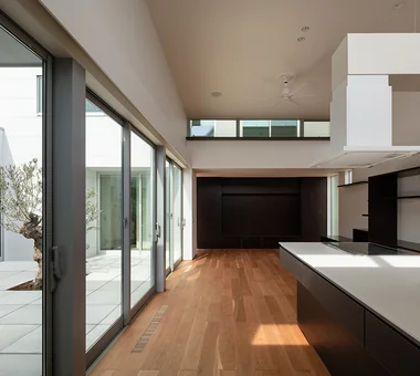 A Courtyard House Cherishing Individual Time with Dogs and Cats｜Homes Featuring Courtyards｜Custom-built house｜LDK