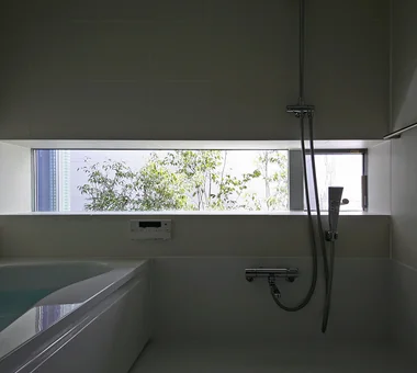 A Courtyard House Cherishing Individual Time with Dogs and Cats｜Homes Featuring Courtyards｜Custom-built house｜Bathroom
