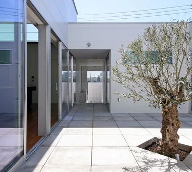 A Courtyard House Cherishing Individual Time with Dogs and Cats｜Homes Featuring Courtyards｜Custom-built house｜Courtyard