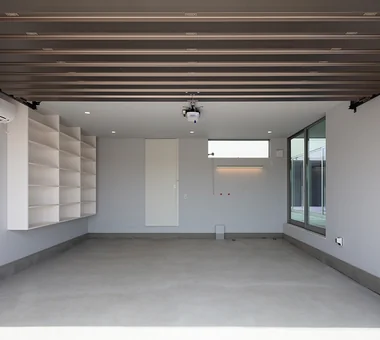 A Courtyard House Cherishing Individual Time with Dogs and Cats｜Homes Featuring Courtyards｜Custom-built house｜Garage