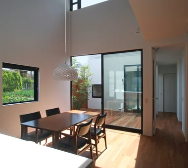 House with a Courtyard for Living with Cats｜Homes Featuring Courtyards｜Custom-built house｜LDK