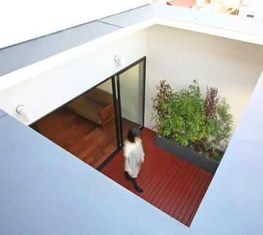 擁有室內化露臺的住宅｜引入自然光的住宅｜客製化住宅｜露臺