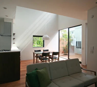 House with a Courtyard for Living with Cats｜Homes Featuring Courtyards｜Custom-built house｜LDK