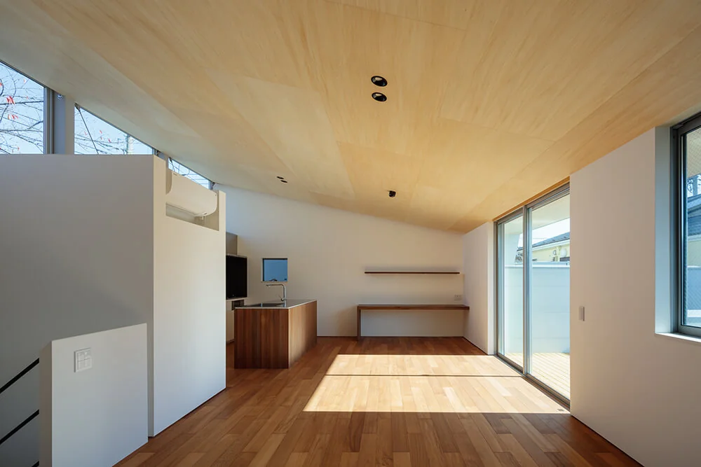 The south terrace extends seamlessly from the dining area without any level change, fostering indoor-outdoor connectivity.