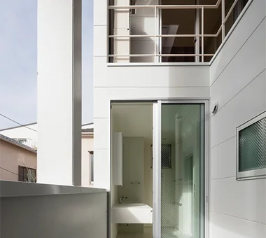 独立的二世代同堂之家｜带防音室的住宅｜定制住宅｜露台