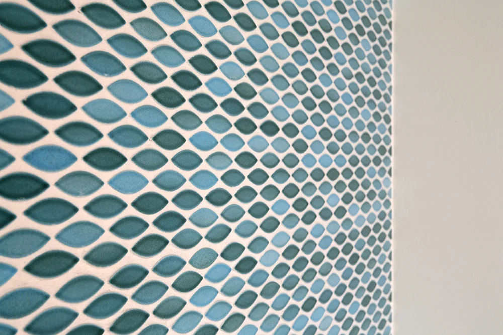 Accent wall at the front adorned with mosaic tiles in a leaf shape reflecting the clinic’s signature color