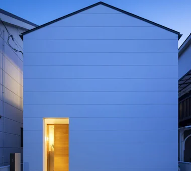 校舍背後的住宅｜和風現代住宅｜客製化住宅｜外觀