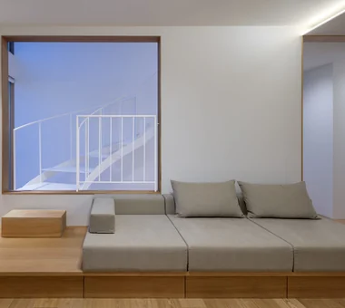 House with Extended Eaves｜Glass-Enclosed Residences｜Custom-built house｜Living Room