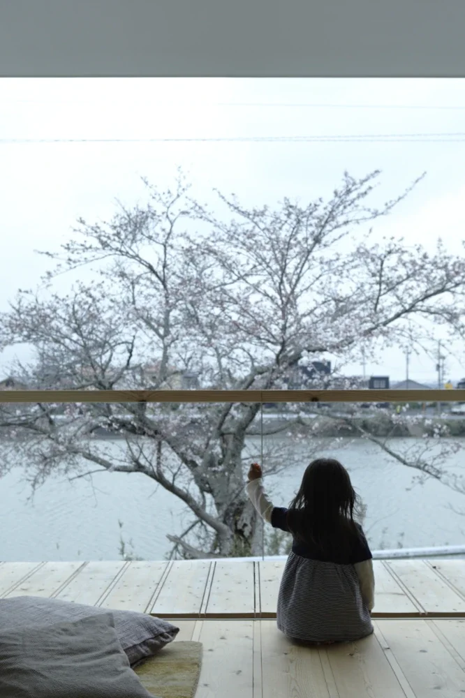 池畔の家