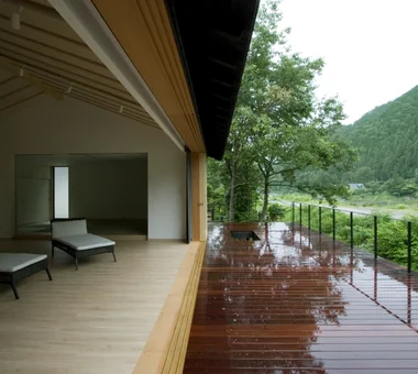 川辺の秘密基地｜注文住宅｜テラス