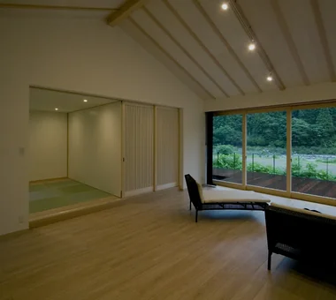 川辺の秘密基地｜景色を望む家｜注文住宅｜リビング