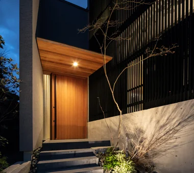 House on Midori Hill｜Homes Featuring Courtyards｜Custom-built house｜Approach