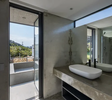 Sunset Wellmina｜A Home for Outdoor Enthusiasts｜Custom-built house｜Lavatory