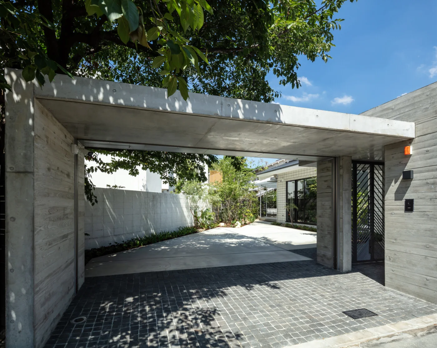 House in Kita-Mikunigaoka