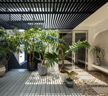 House in Minamimorimachi｜Modern Residences｜Custom-built house｜Terrace