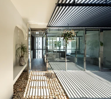 House in Minamimorimachi｜Modern Residences｜Custom-built house｜Terrace