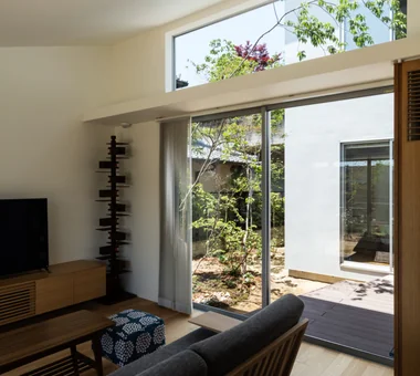 House in Nishiokamoto｜Homes with Gardens｜Custom-built house｜Living Room