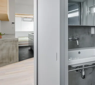 Shift Block｜Homes Featuring Courtyards｜Custom-built house｜Lavatory