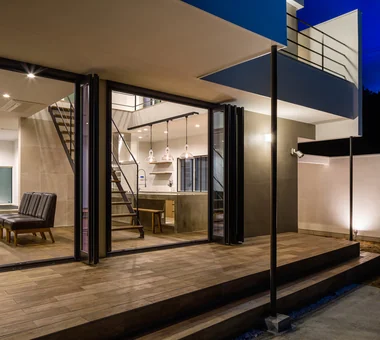 Circle House｜Modern Residences｜Custom-built house｜Terrace