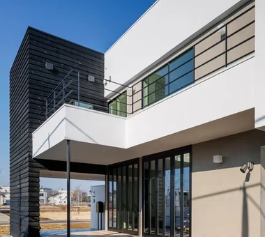 Circle House｜Modern Residences｜Custom-built house｜Terrace