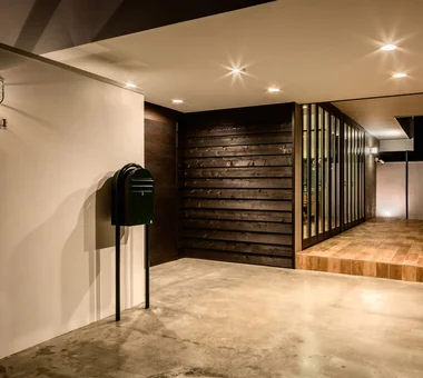 Circle House｜Modern Residences｜Custom-built house｜Approach