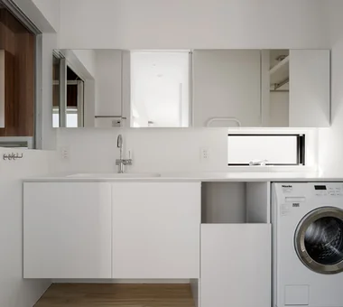 Circle House｜Homes Featuring Courtyards｜Custom-built house｜Lavatory