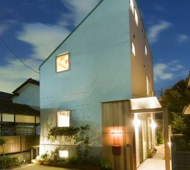 绿色之家｜设有工作室的住宅｜定制住宅｜外立面