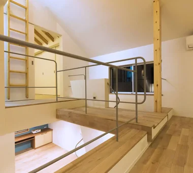 Green House｜Homes with Gardens｜Custom-built house｜Corridor