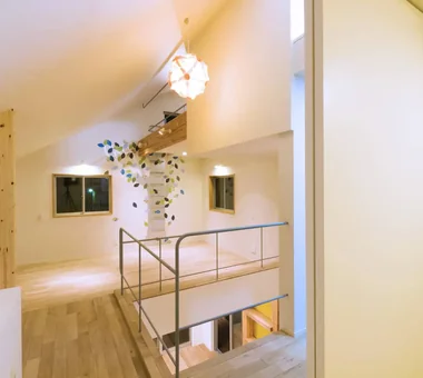 Green House｜Homes with Gardens｜Custom-built house｜Corridor