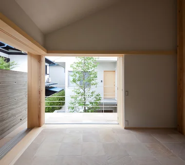 擁有中庭的住宅｜現代風格住宅｜客製化住宅｜客廳