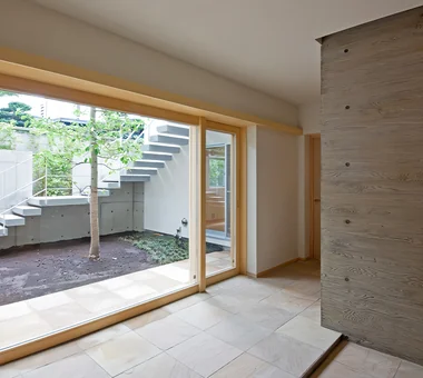 擁有中庭的住宅｜現代風格住宅｜客製化住宅｜玄關