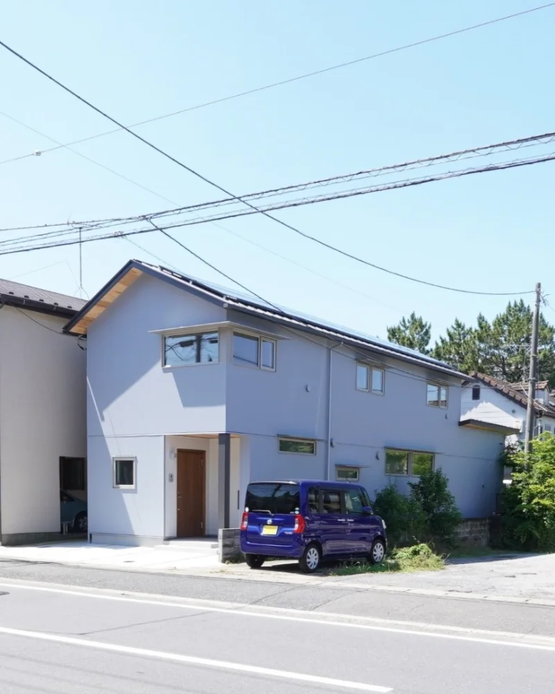 広がりを感じる設え－素材感の引き立つナチュラルモダンな邸宅｜千葉・検見川の住まい