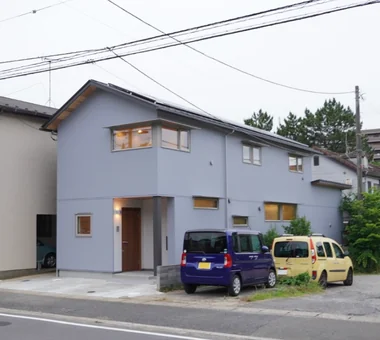 広がりを感じる設え－素材感の引き立つナチュラルモダンな邸宅｜千葉・検見川の住まい｜デザイン好きの家｜注文住宅｜外観