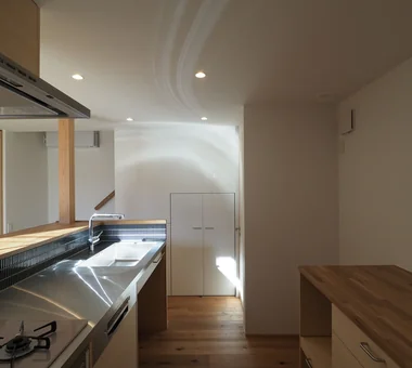 吹抜けで家族が繋がる高性能住宅｜袖ヶ浦・蔵波台の住まい｜シンプルな家｜注文住宅｜キッチン