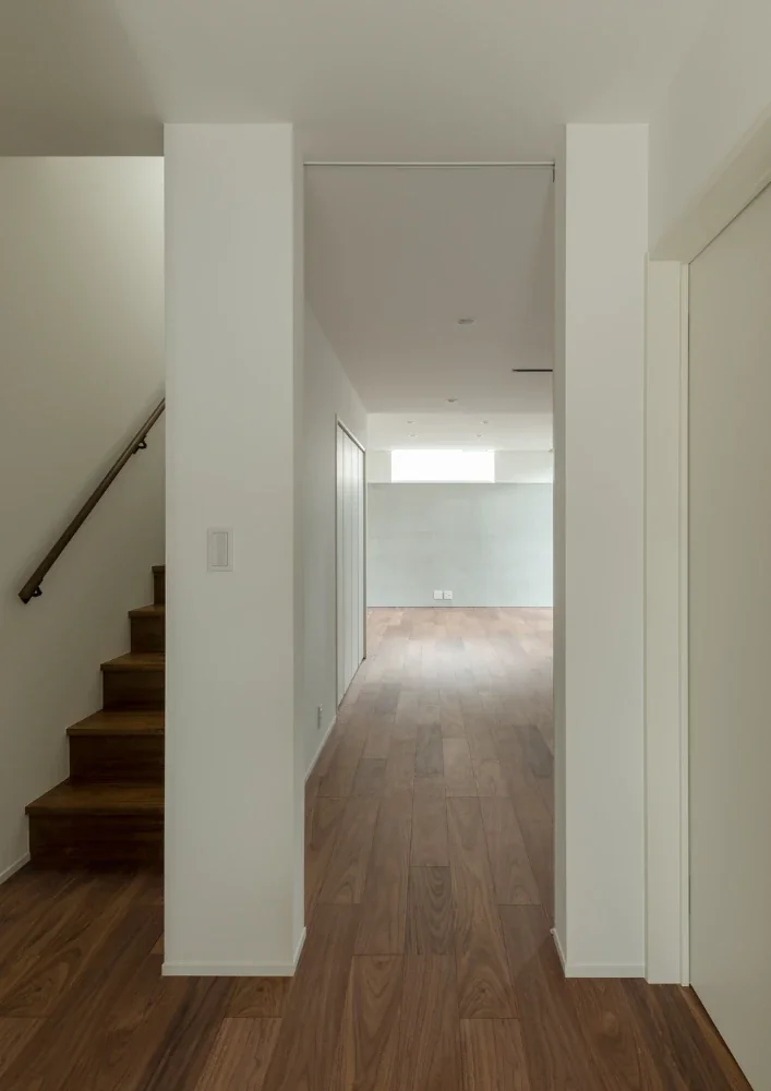 A Courtyard House That Embraces Light