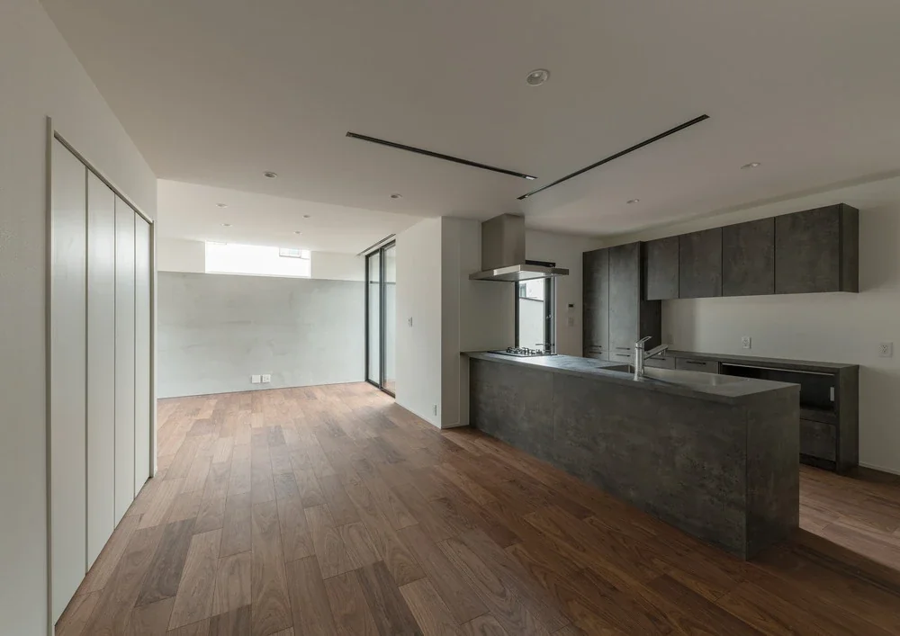 A Courtyard House That Embraces Light