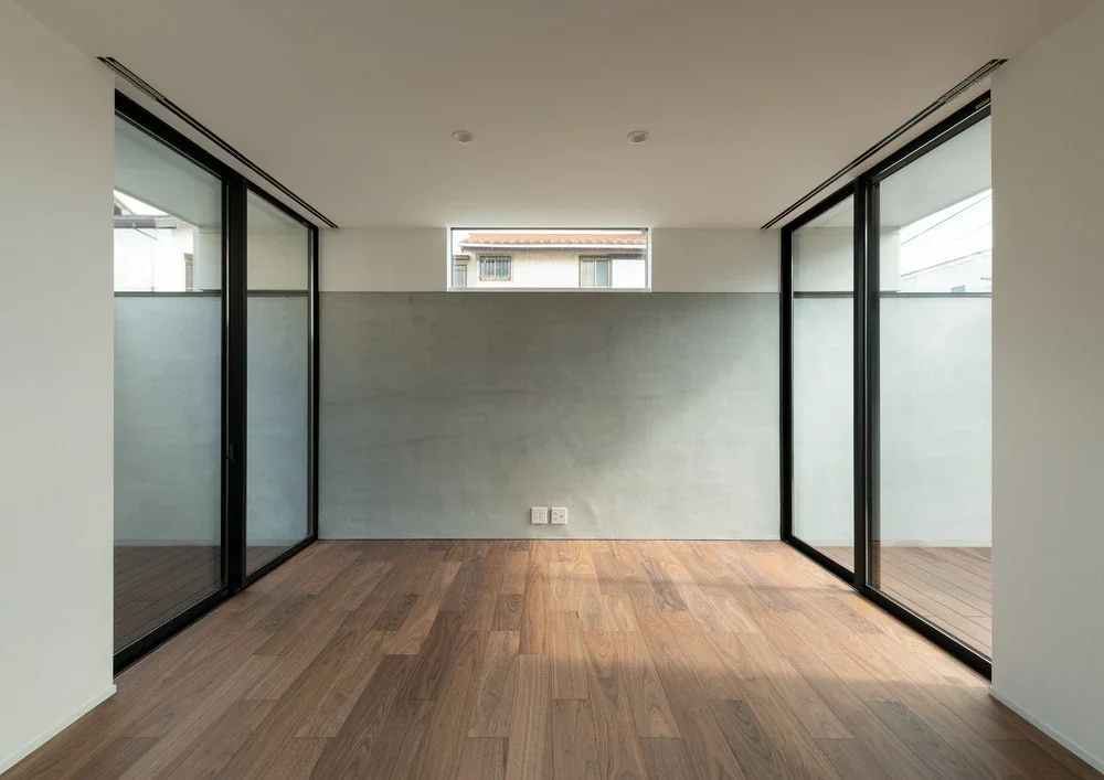 A Courtyard House That Embraces Light