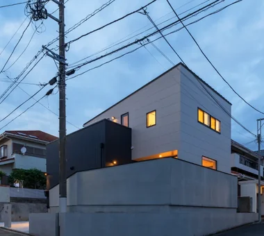 光を受けとめるコートハウス｜シューズクロークのある家｜外観｜注文住宅