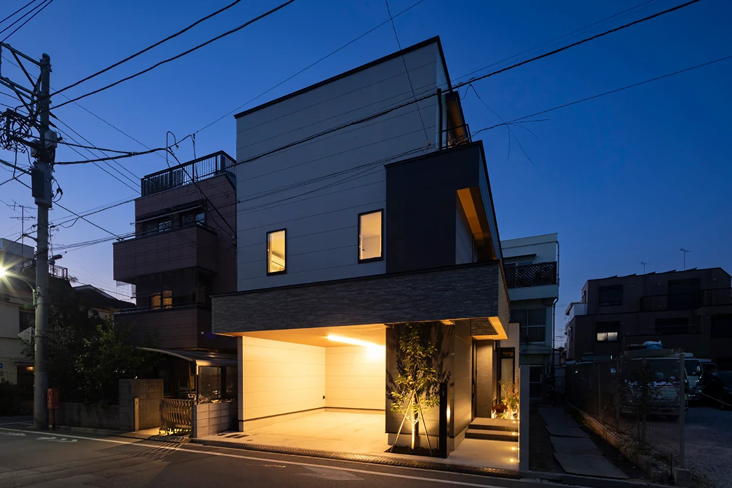A House with “Ma” Connecting Two Households
