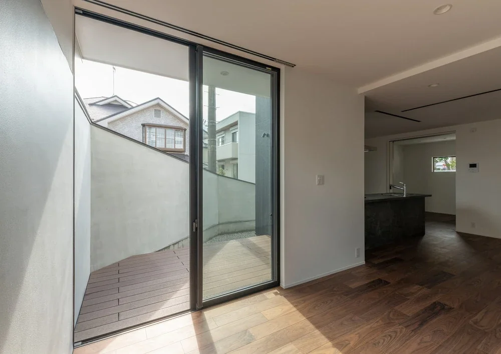 A Courtyard House That Embraces Light